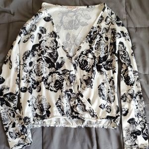 Super cute blouse Bundle Only😁